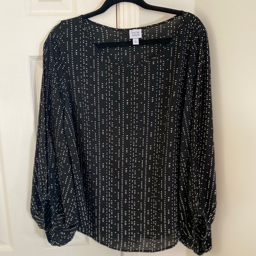 Blouse with open arm sleeve